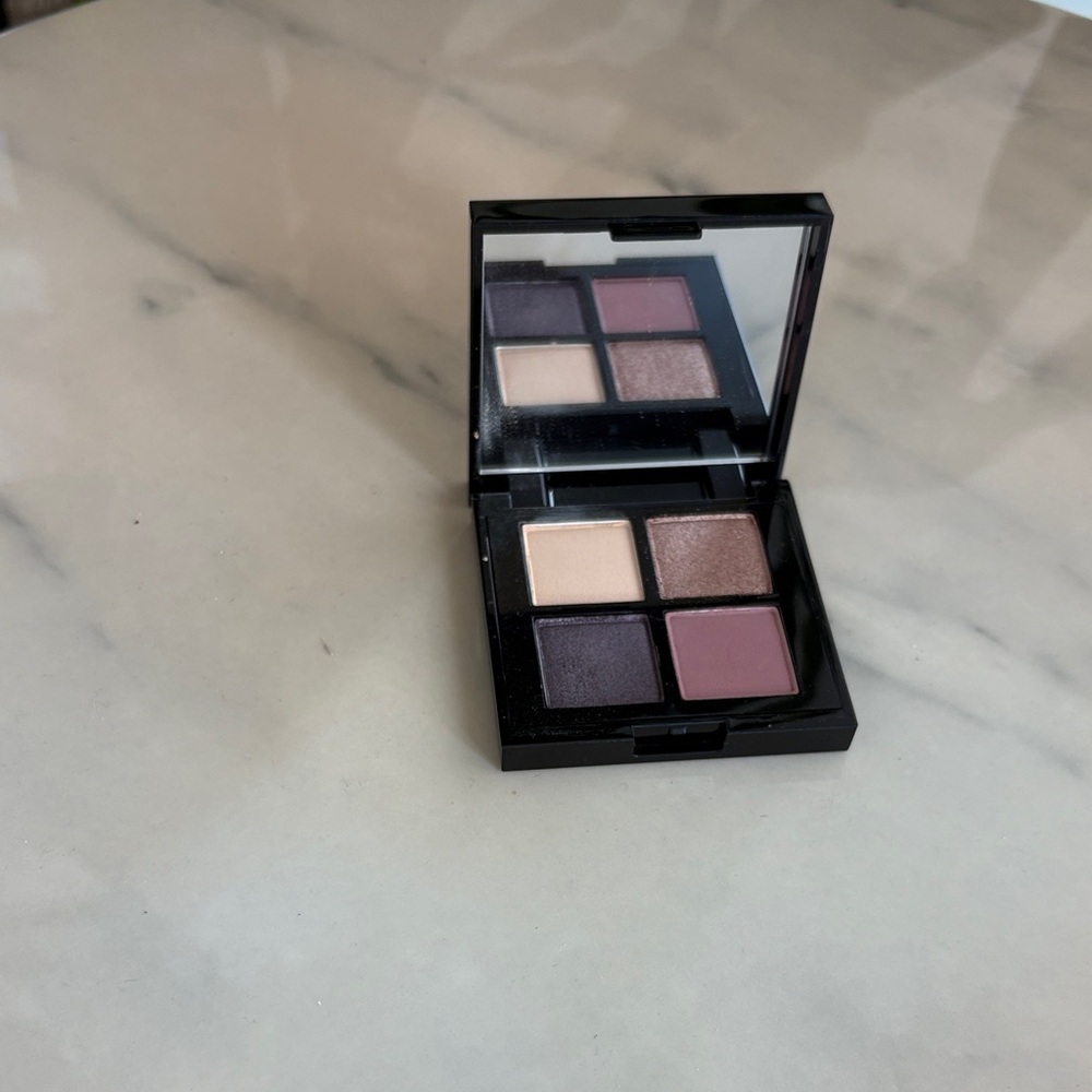 Eyeshadow Quad Palette with Mirror